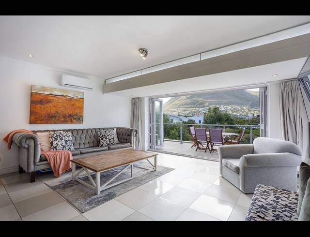 2 BEDROOM APARTMENT TO LET IN HOUT BAY CENTRAL